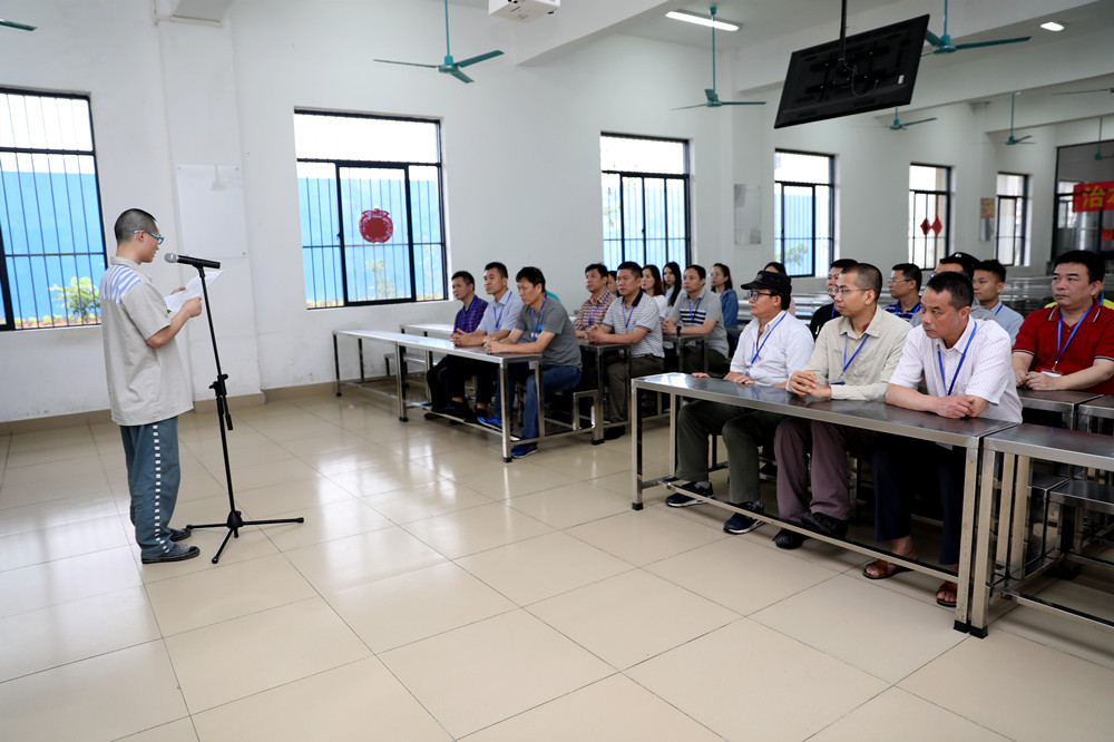 建設(shè)工程總包部黨支部和后勤黨支部結(jié)對開展警示教育學(xué)習(xí)活動2_副本.jpg 建設(shè)工程總包部黨支部和后勤黨支部結(jié)對開展警示教育學(xué)習(xí)活動2_副本.jpg